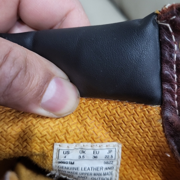 Big Boys Timberland boots, Size 4, Color  brown Like New - Picture 5 of 7